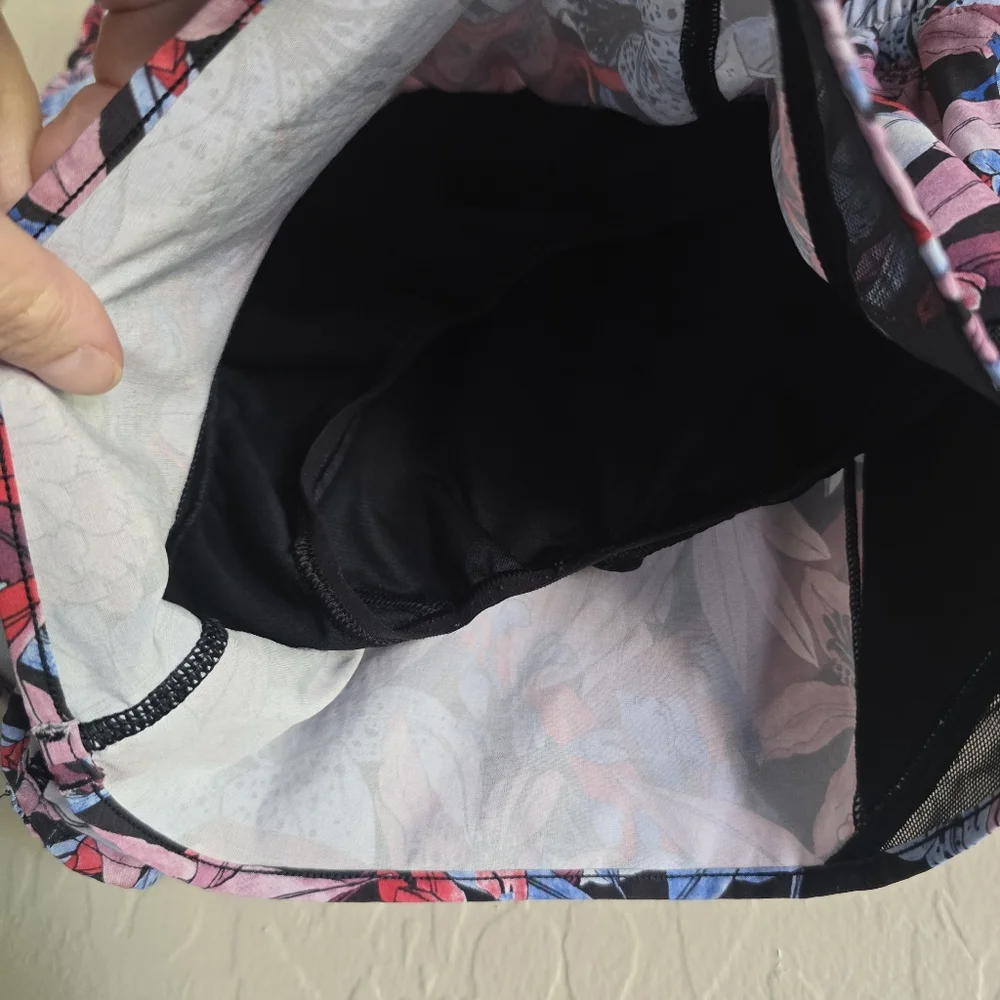 Lululemon Hotty Hot‎ Shorts Size 6